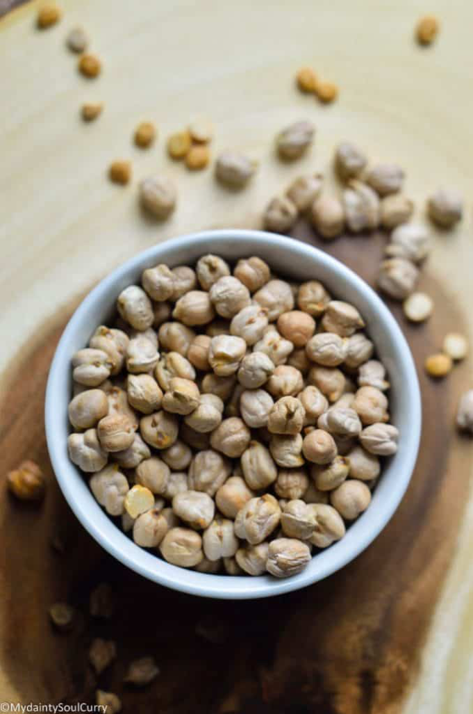 garbanzo beans in Kali Chana